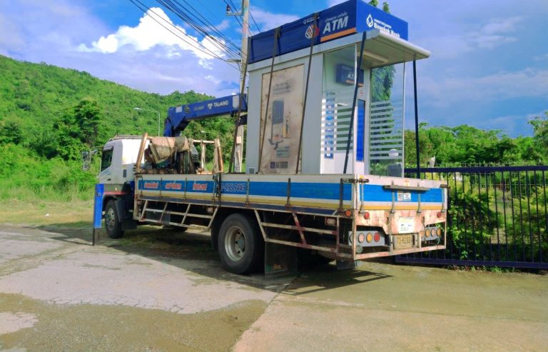 ย้ายตู้ ATM จากสอยดาว จันทบุรี ไปรังสิต–นครนายก ด้วยรถเฮี๊ยบ 6 ล้อ